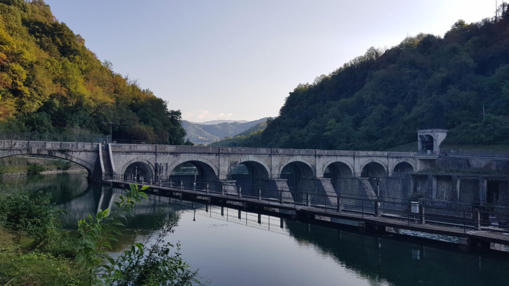 Hotel il portico 1711 dintorni parco adda nord diga fiume adda 01