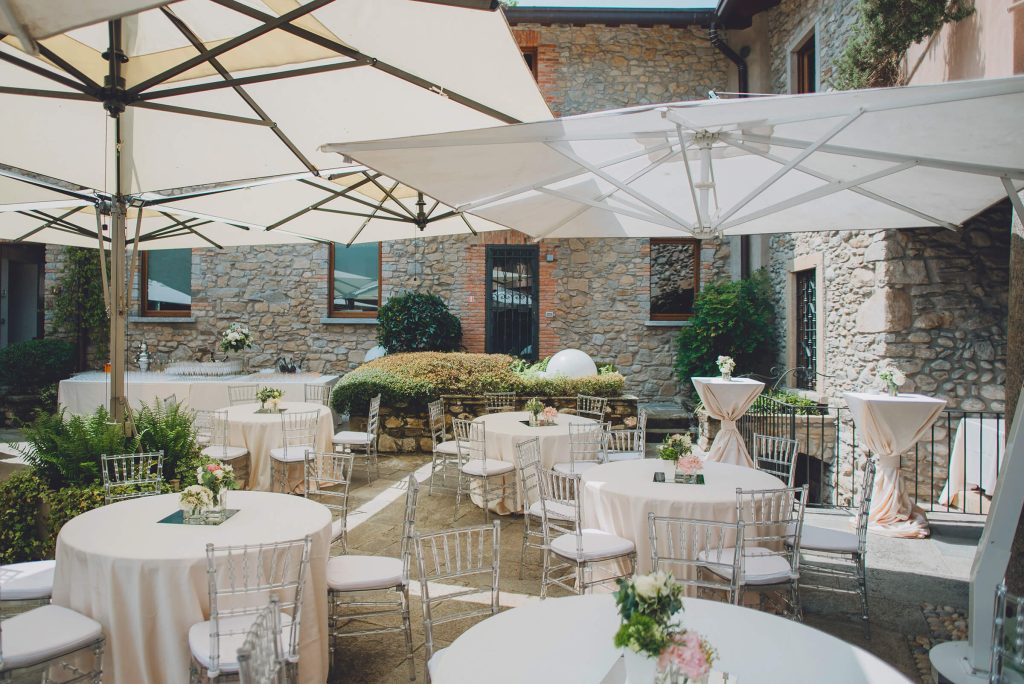 Hotel-il-portico-1711-i-nostri-spazi-cerimonia-corte
