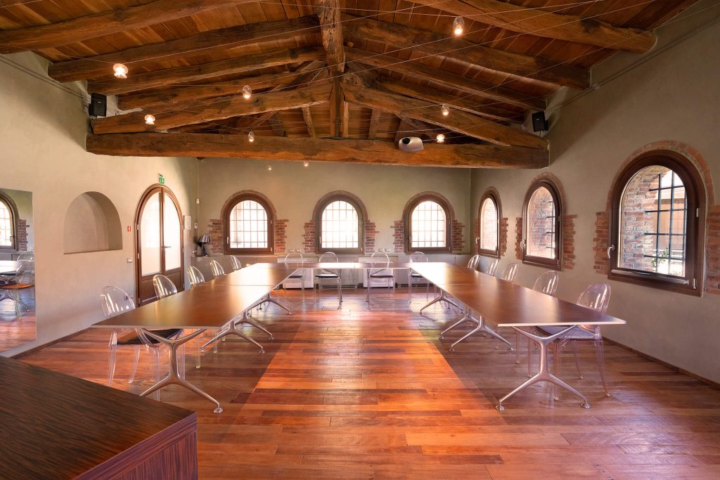 Luxury guest house lecco 1711 il portico sala riunioni vista_frontale